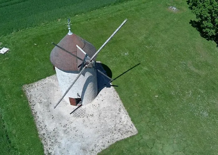 Moulin A Vent Restaure Et Classe Meuble De Tourisme