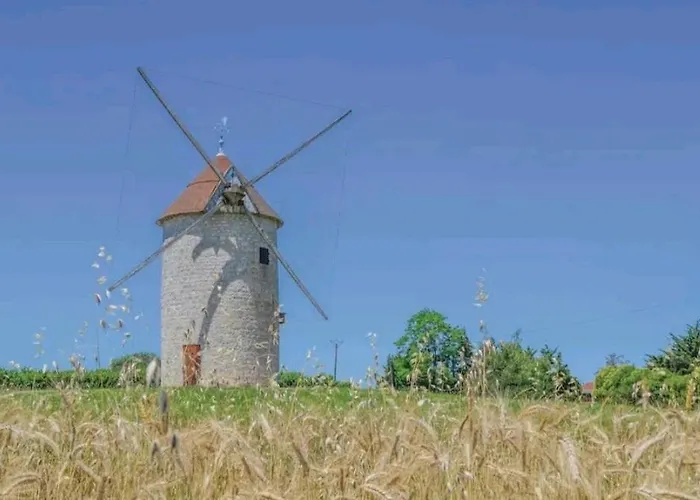 Moulin à Vent Restauré Et Classé Meublé De Tourisme Roquecor